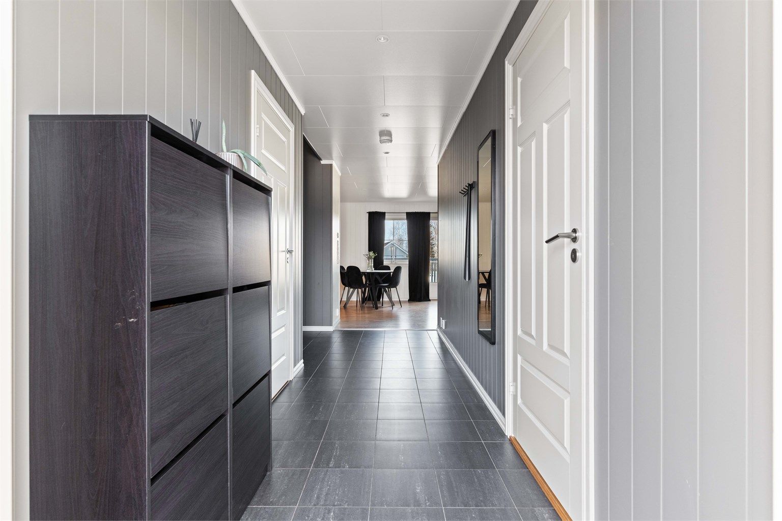 Fra entreen er det direkte tilgang til boligens sosiale sone.