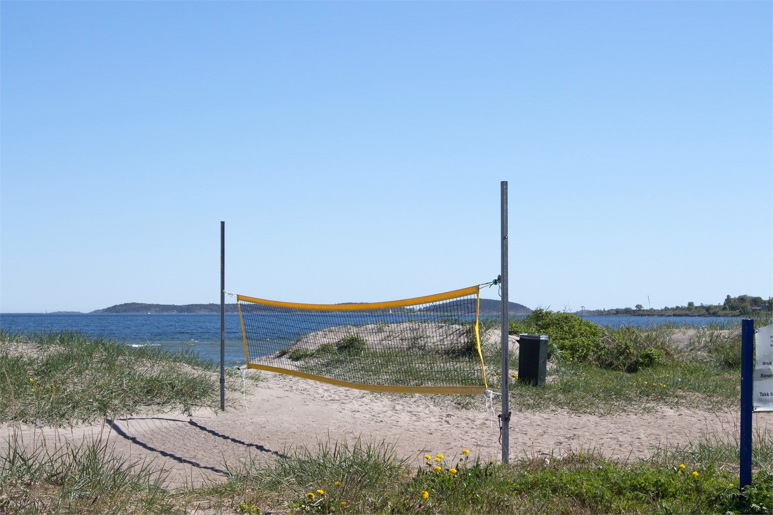 Ringshaugstranda er en populær badeplass om sommeren.