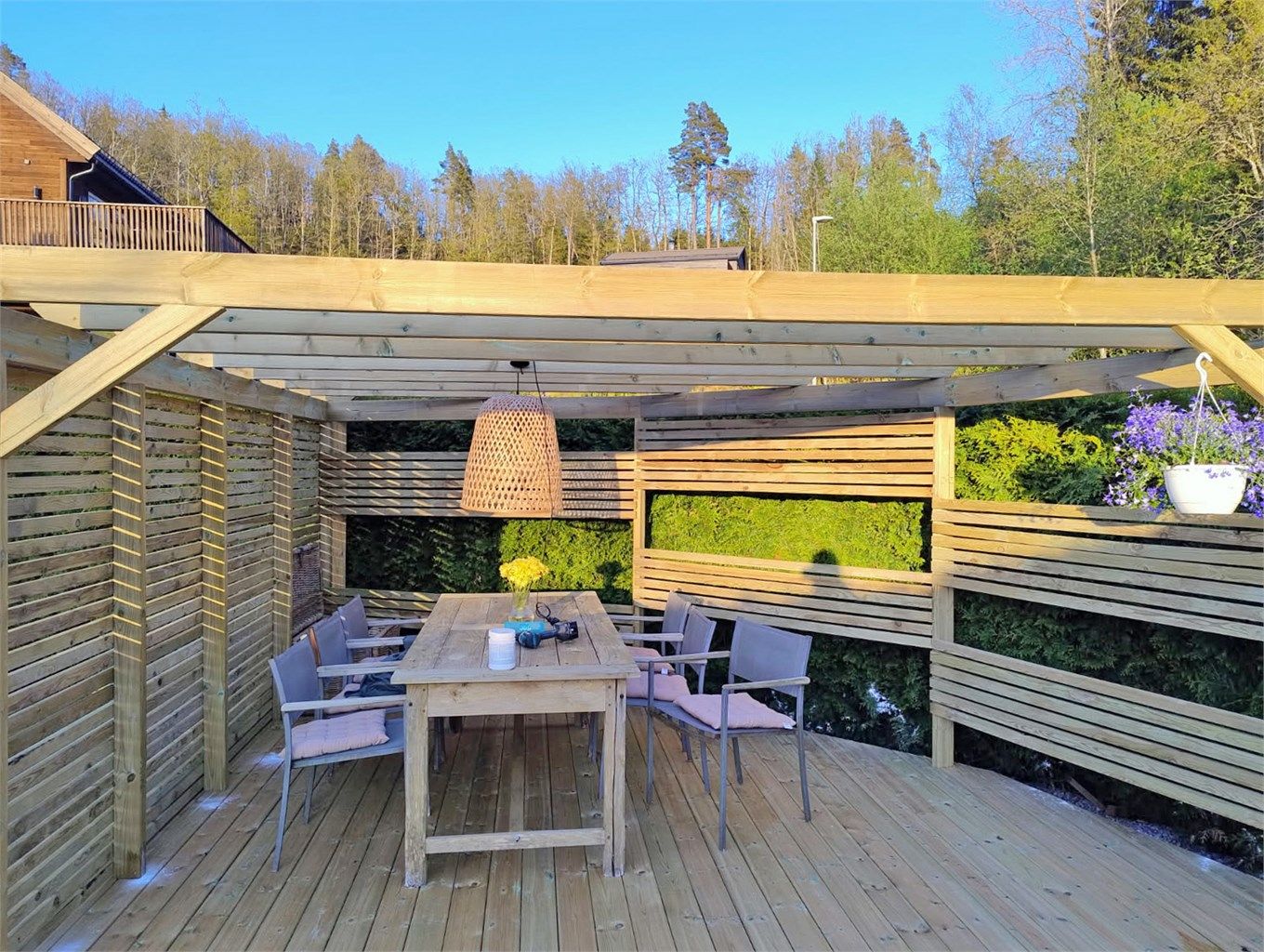 Pergola - Plass til sittegruppe og grill