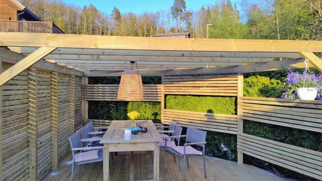 Pergola - Plass til sittegruppe og grill