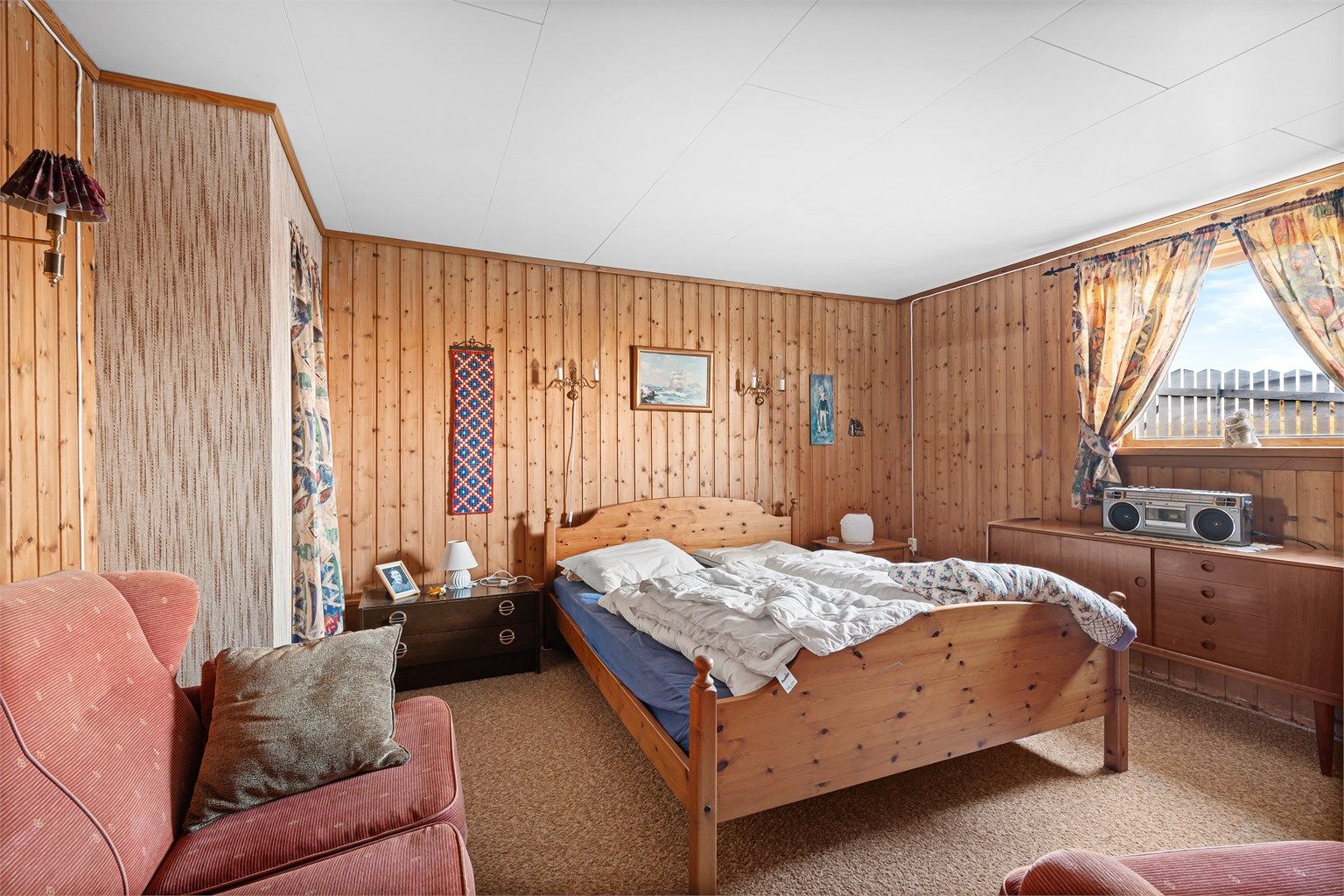 Soverom i underetasje - ikke søkt om godkjent for varig opphold.