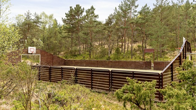 - Flere lekeplasser, ballbinge m.m. for de minste -