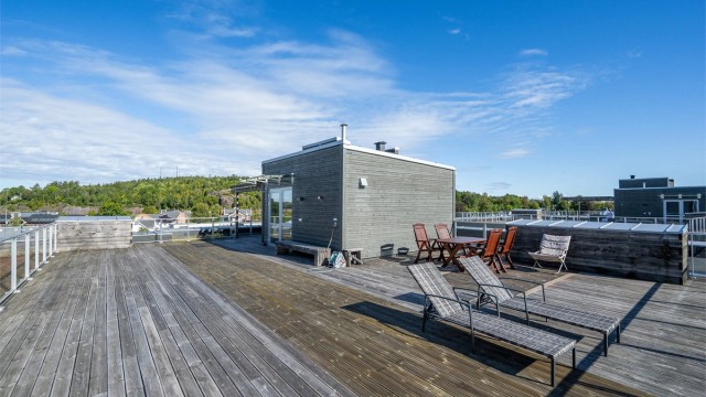 Sameiet har en stor felles takterrasse med vidstrakt utsikt over nærområdet.
