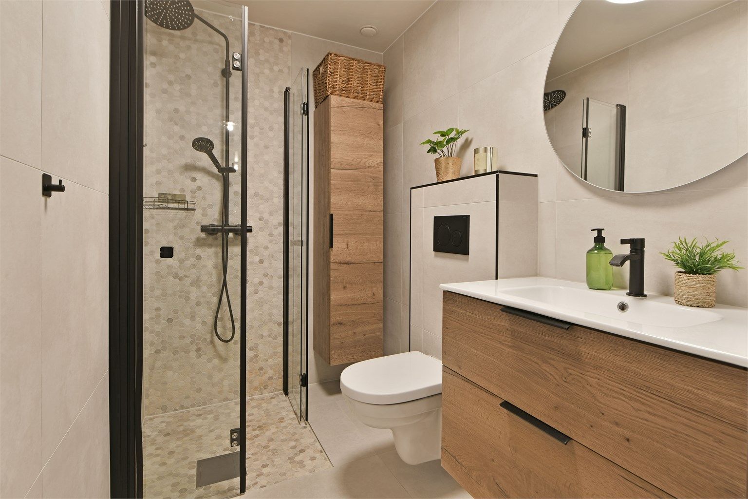 Stilfullt og praktisk bad fra 2022 - opplegg for vaskemaskin og tørketrommel