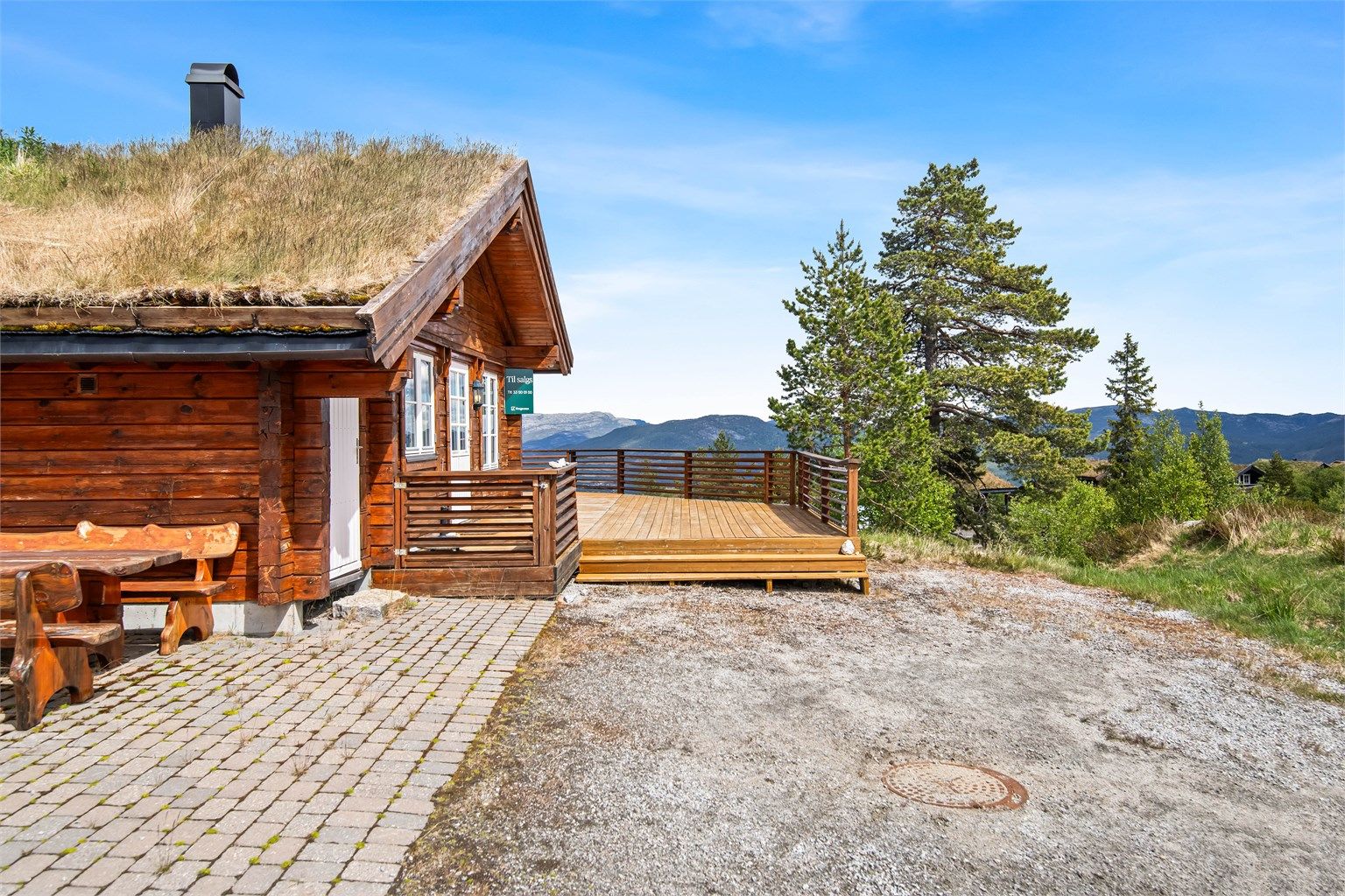 Her får du nydelig panoramautsikt mot Vrådal og omkringliggende fjell, og solrike uteplasser.