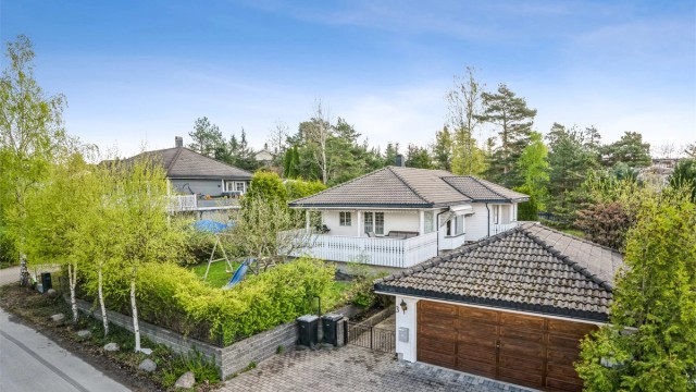 Velkommen til Kvartsveien 3, presentert av din lokale eiendomsmegler Anniken Øderud v/Krogsveen Nesodden.