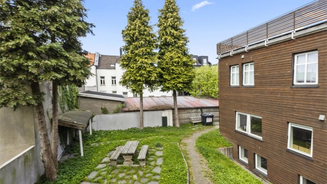 Lun og usjenert bakgård