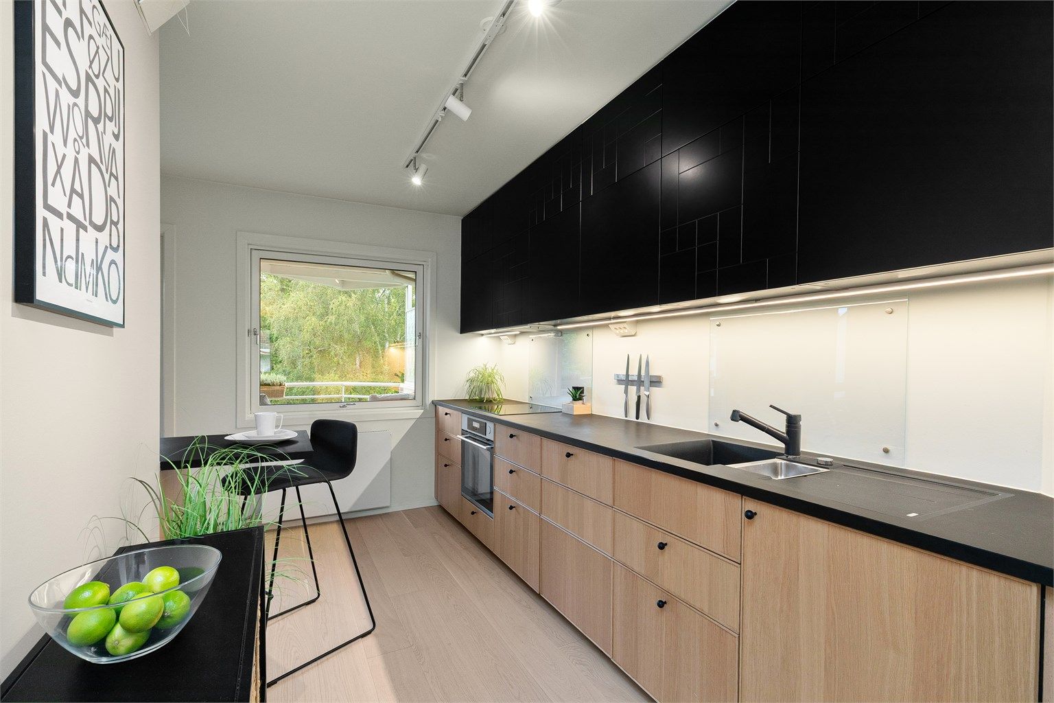 Velkommen til Frysjaveien 15B- Pen og moderne 3-roms toppleilighet!