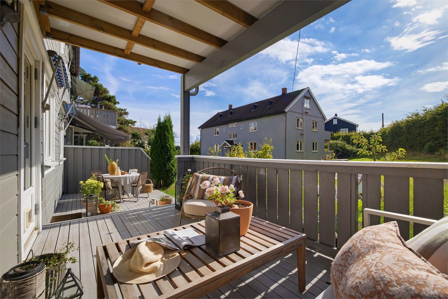 Fra stuen har du direkte utgang til boligens balkong