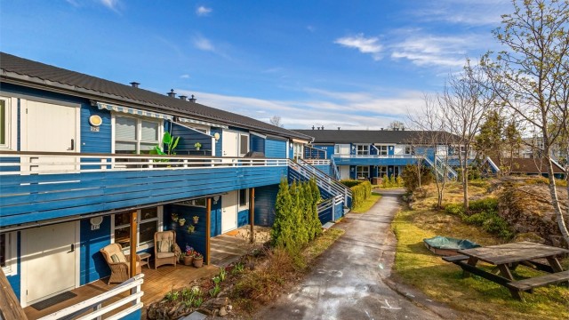 Leiligheten ligger i et meget barnevennlig boligområde på Gullhaug på Bærums Verk