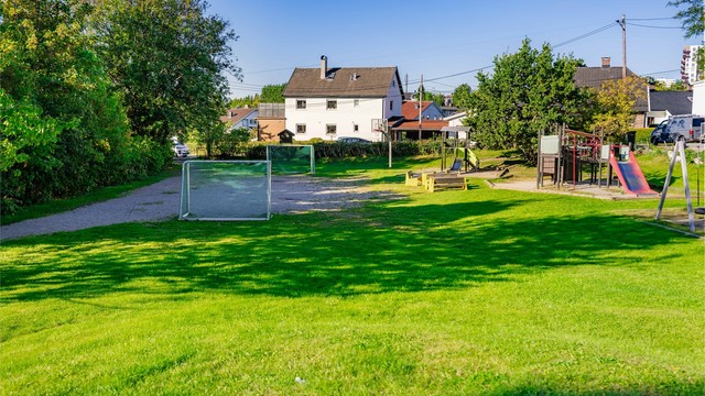 Lunden er et attraktivt og familievennlig område, med en fin kombinasjon av moderne boligområder og grønne omgivelser.