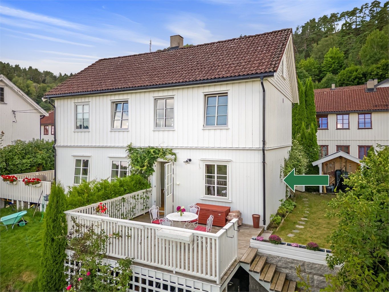 Sjarmerende og innbydende halvpart av tomannsbolig i 1. etasje