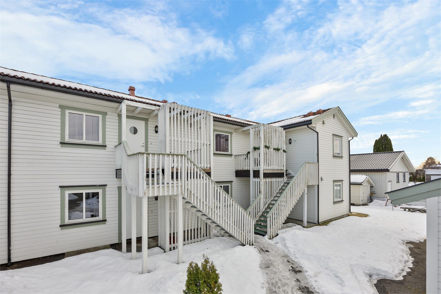 Foto: Espen Edin / Image Day. Sameiet har velholdte fellesarealer, hvor snømåking og gressklipping er inkludert.