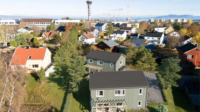 Velkommen til Knudssøns gate 5F og 5G - og dette spennende boligprosjektet i et svært familievennlig område! Boenhetene er begge på to plan med store vindusflater og godt med gjennomlys. Hver bolig vil få biloppstillingsplass i gårdsplass.