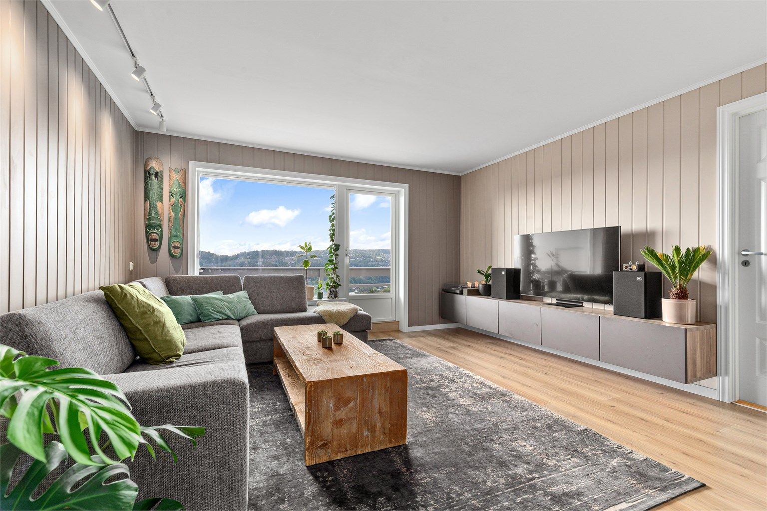 Pen og moderne 3-roms endeleilighet med nydelig fjordutsikt til Oslofjorden