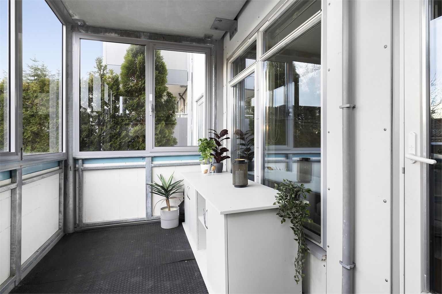 Det inneglassede uterommet gir muligheten til å oppholde seg utendørs, uavhengig av vær og årstid