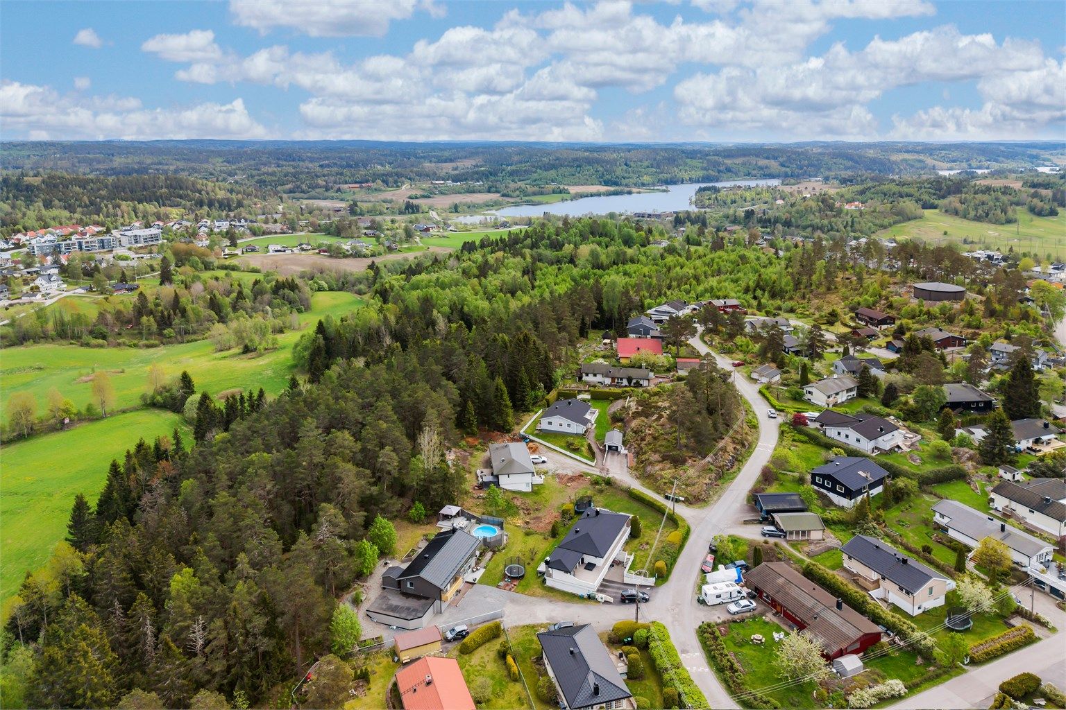 Området er barnevennlig med trygge rammer for oppveksten.
