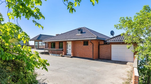 Velkommen til Bekkelagsterrassen 1A! Solid bygget i betong og teglstein, og fordelt over tre plan.
Foto: John Løvås/Løvås Foto