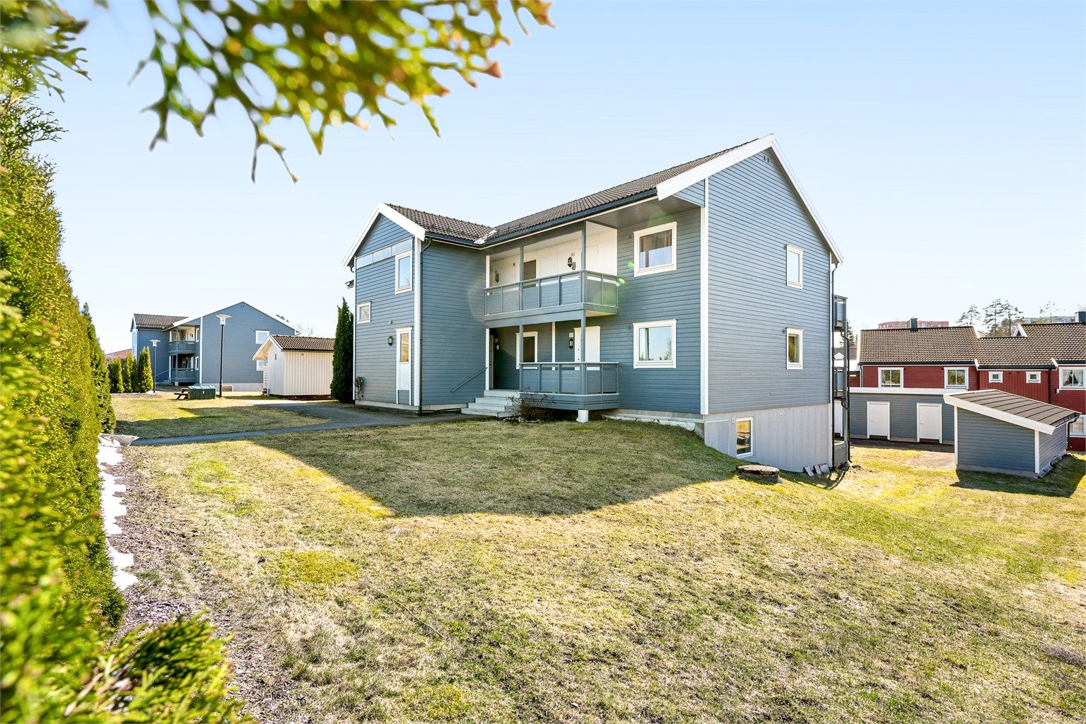 Leiligheten disponerer en ekstern bod på 6 m² i en separat bodbygning.