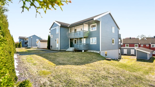 Leiligheten disponerer en ekstern bod på 6 m² i en separat bodbygning.