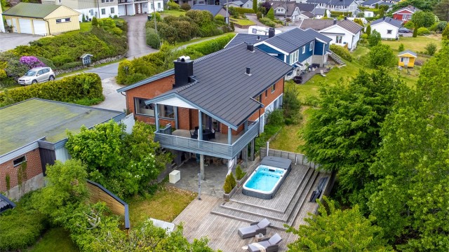 Påkostede uteområder. Lunt, helt usjenert og med fin utsikt!