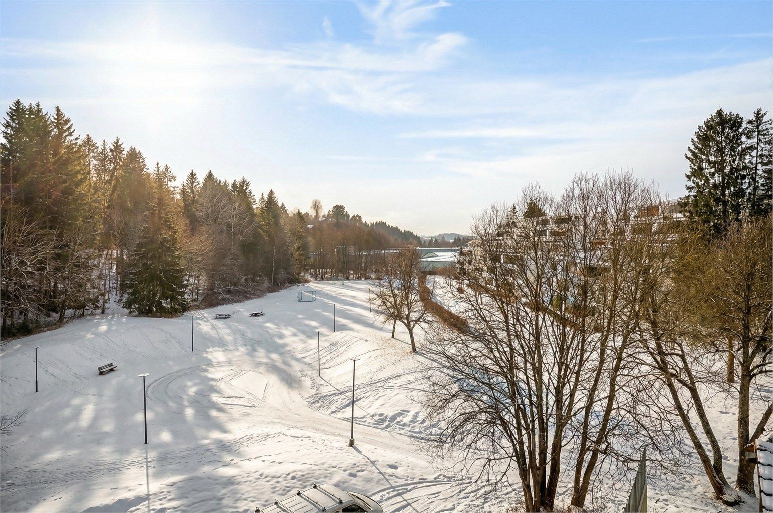 Rett utenfor døren finner du flotte friområder for lek og rekreasjon.