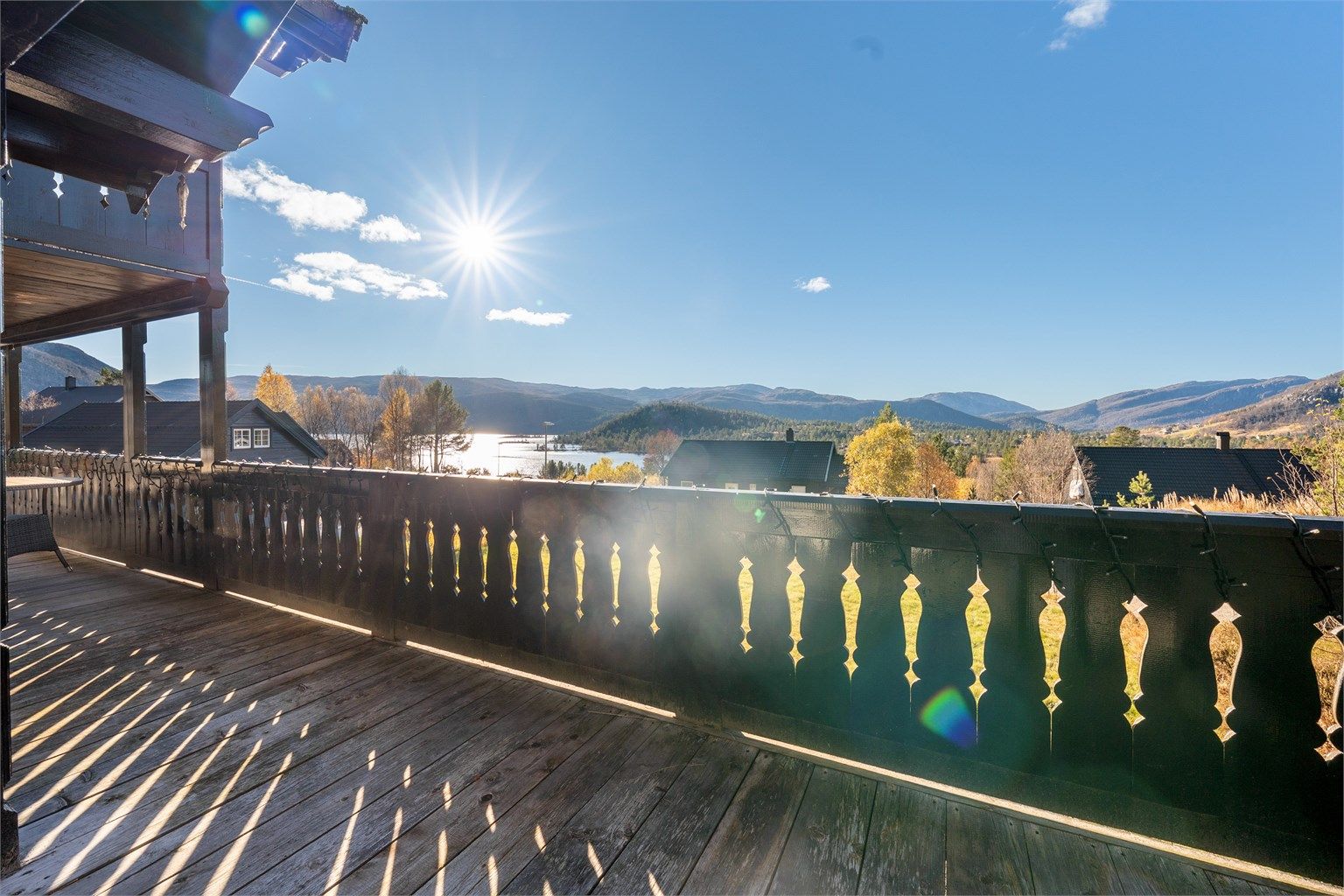 Gode solforhold. Utsikten mot Hartevann og Otrosåsen.