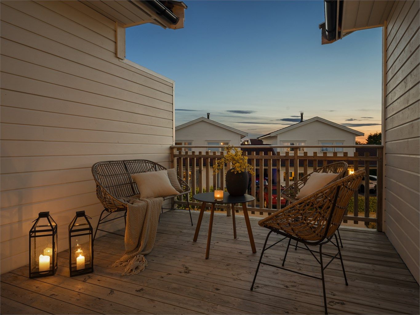 Sommerstid er kveldssolen på takaltanen nærmest helt til den går ned.