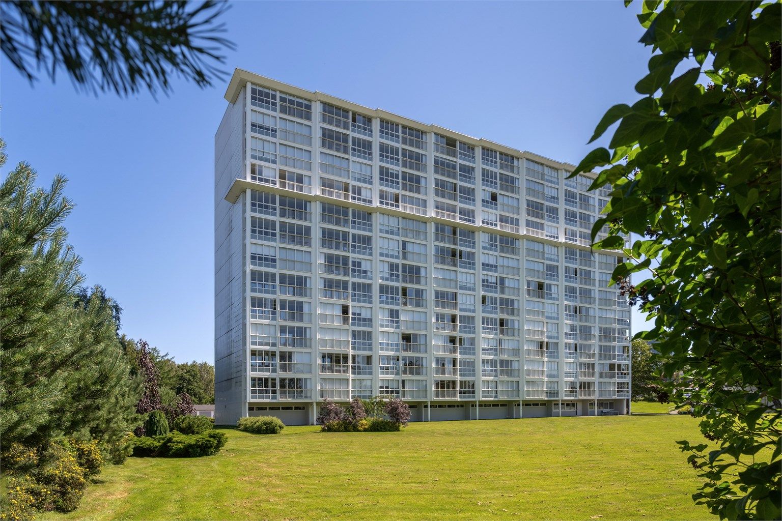 Velkommen til Rektor Berntsens gate 11B, en lys og fin leilighet i populær boligblokk. 