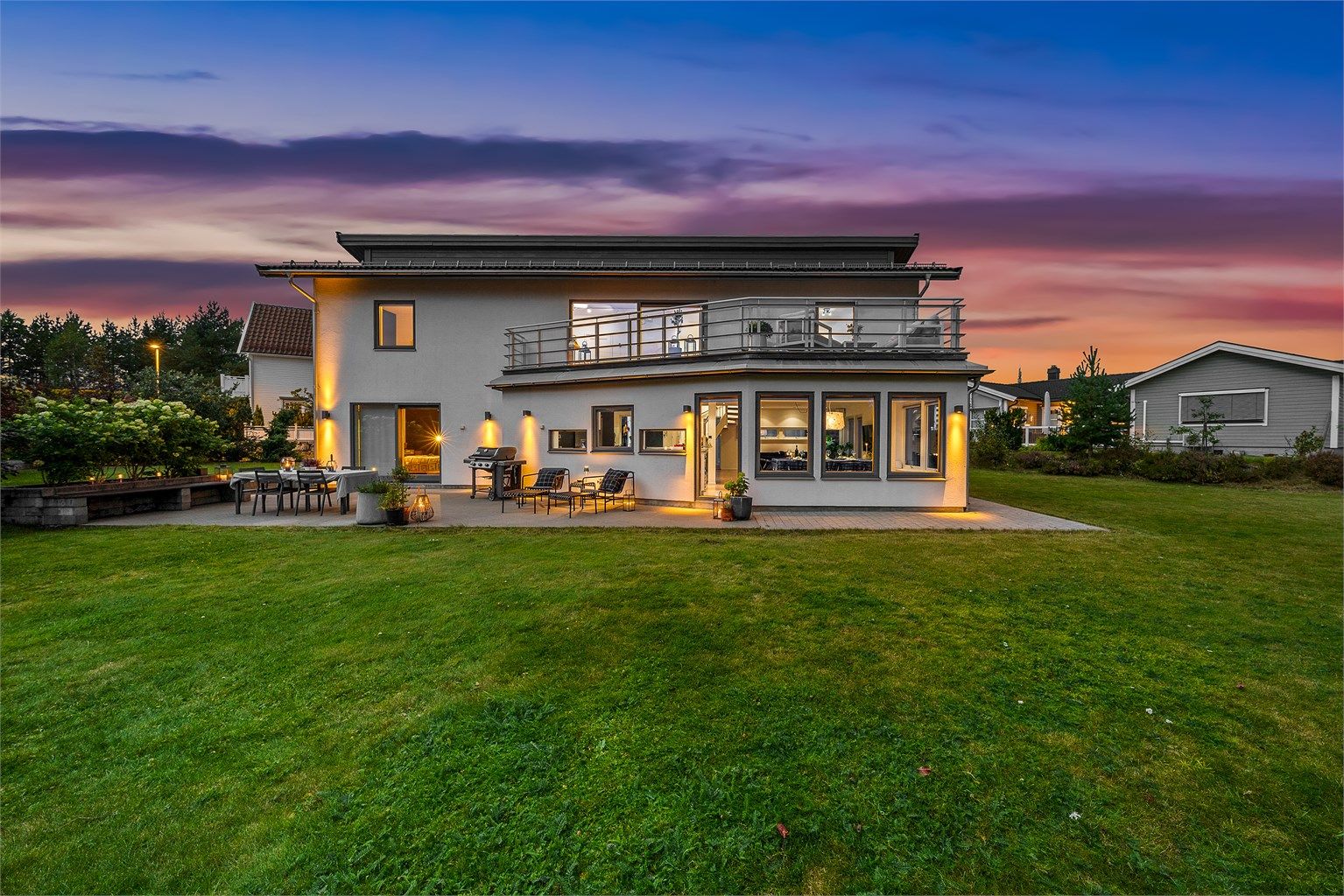 Velkommen til Linneavegen 6 - Meget pen murvilla over to plan i svært attraktivt område