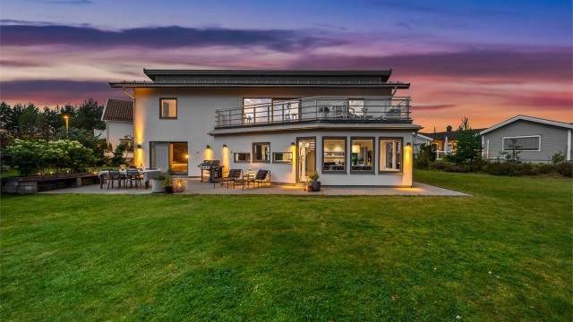 Velkommen til Linneavegen 6 - Meget pen murvilla over to plan i svært attraktivt område