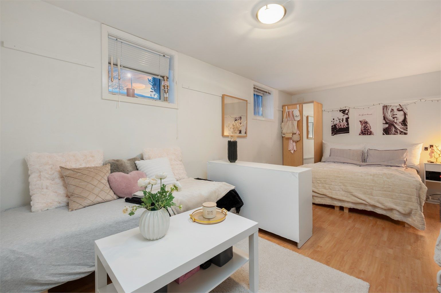 Det er tilrettelagt for utleie i underetasjen, men dette krever godkjent søknad fra Trondheim Kommune da rommene per tid ikke er godkjent for varig opphold. Kjøper overtar alt ansvar, eventuell kostnad og risiko forbundet med dette. 