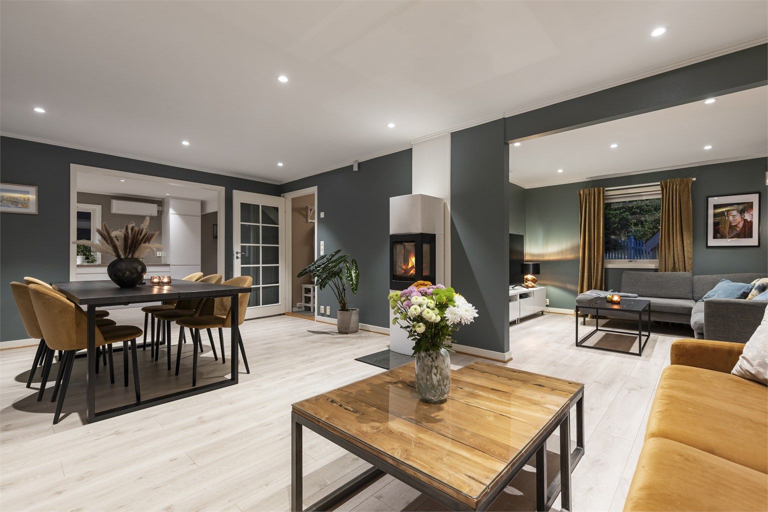 Stor stue med mange møbleringsmuligheter - Skulle du ønske et ekstra soverom kan tv-stuen lett omgjøres 