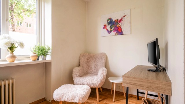 God plass til kontorpult, dobbeltseng mm