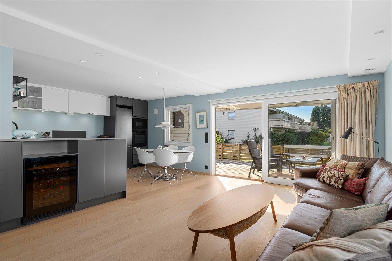 Leiligheten holder en høy standard, og ble pusset opp og ombygget i 2022 med blant annet nytt elektrisk anlegg, nye vinduer og nye 1-stavs eikegulv med gulvvarme i alle rom (foto Petter Tanum)