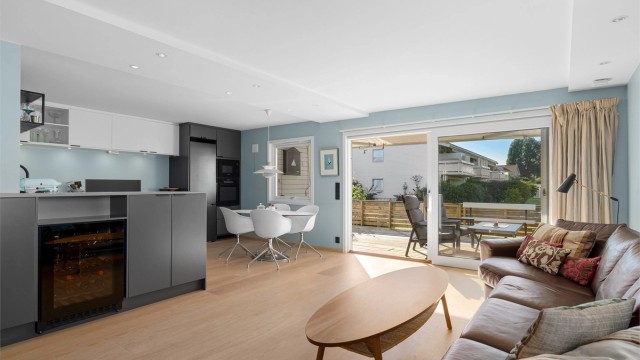 Velkommen til Conrad Hemsens vei 15C, en lekker og oppusset 3-roms med trappefri adkomst. Borettslaget er for frimurere over 55 år (foto Petter Tanum)