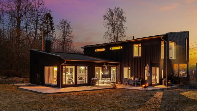 Velkommen til Hanevoldveien 37, presentert av Terje Tveit i Krogsveen. Foto: Trond Reder.