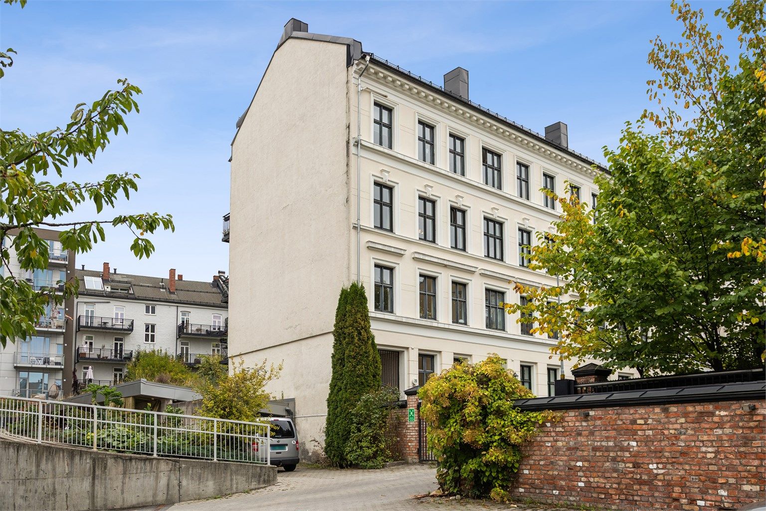 Klassisk bygård oppført i 1898, tilknyttet Borettslaget Håkonsgate 20.