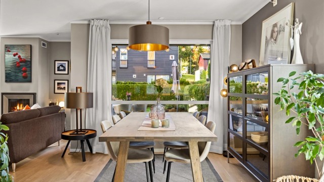 Den åpne løsningen gir rom for å samle mange rundt bordet til hyggelige stunder.