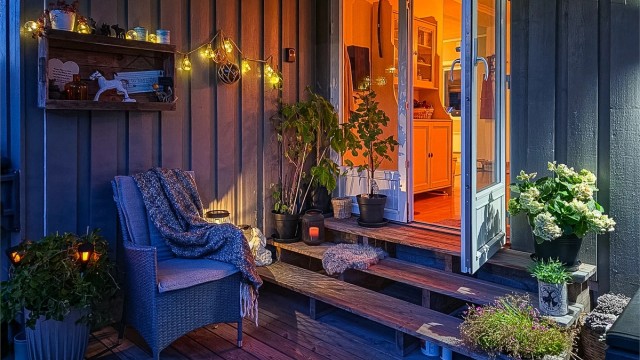 Detaljer fra terrassen og inngangen til kjøkkenet