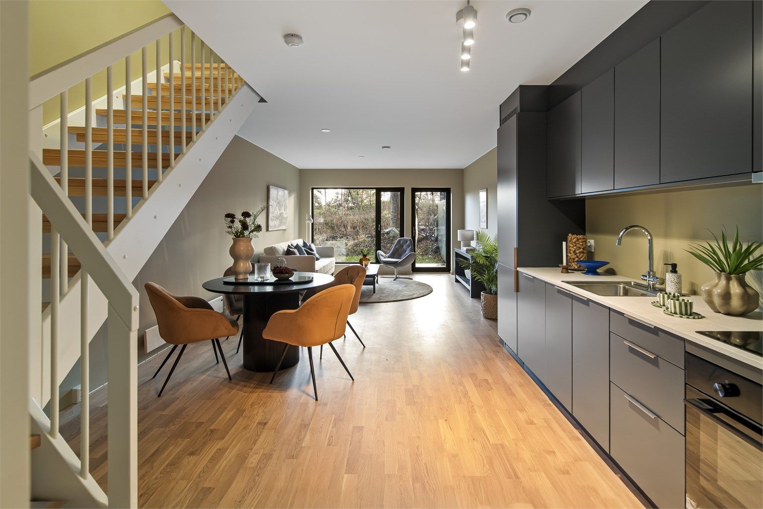 Velkommen inn til stue/kjøkken