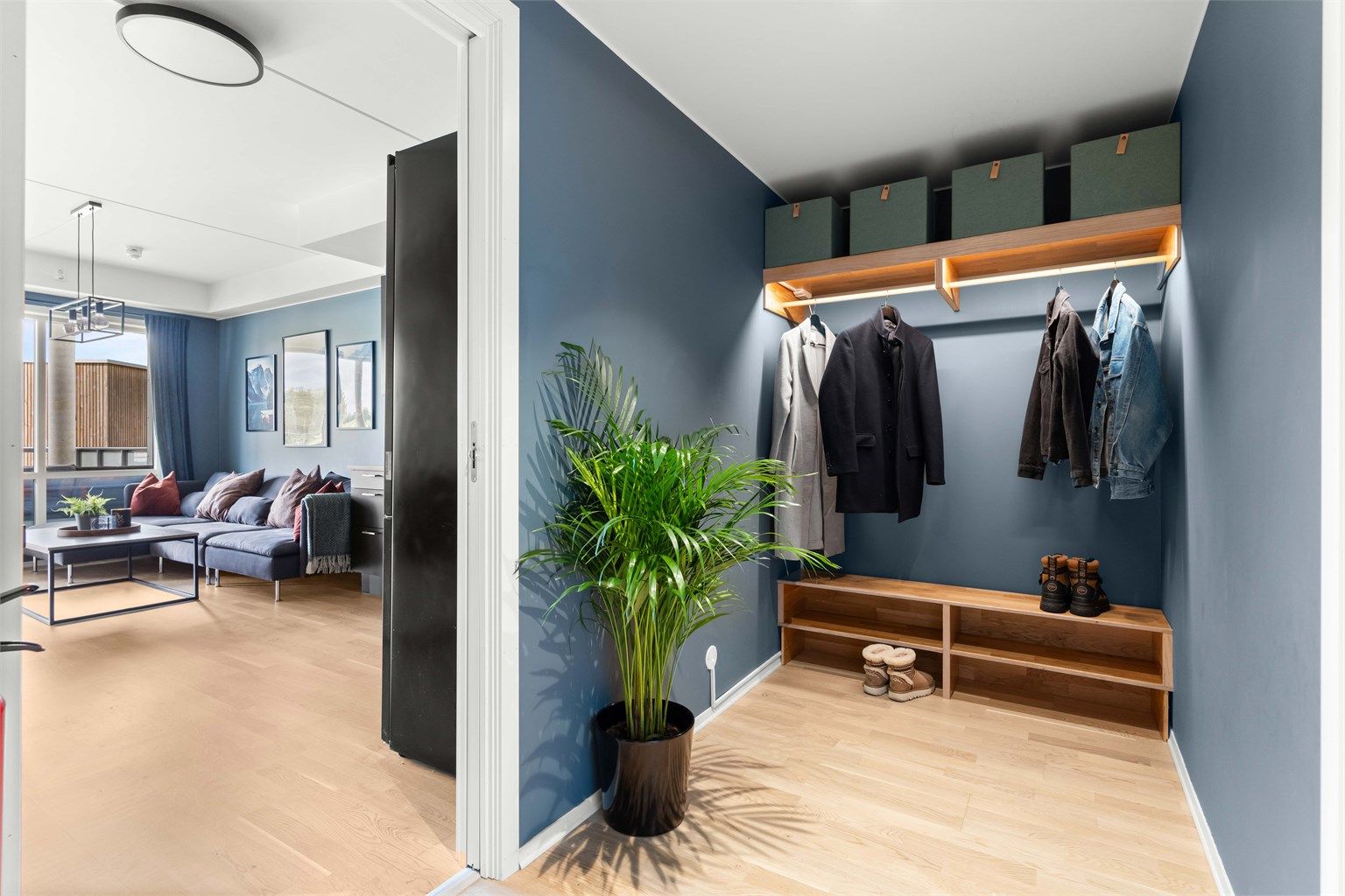 Den romslige entreen gir et hyggelig førsteinntrykk med lekre detaljer.