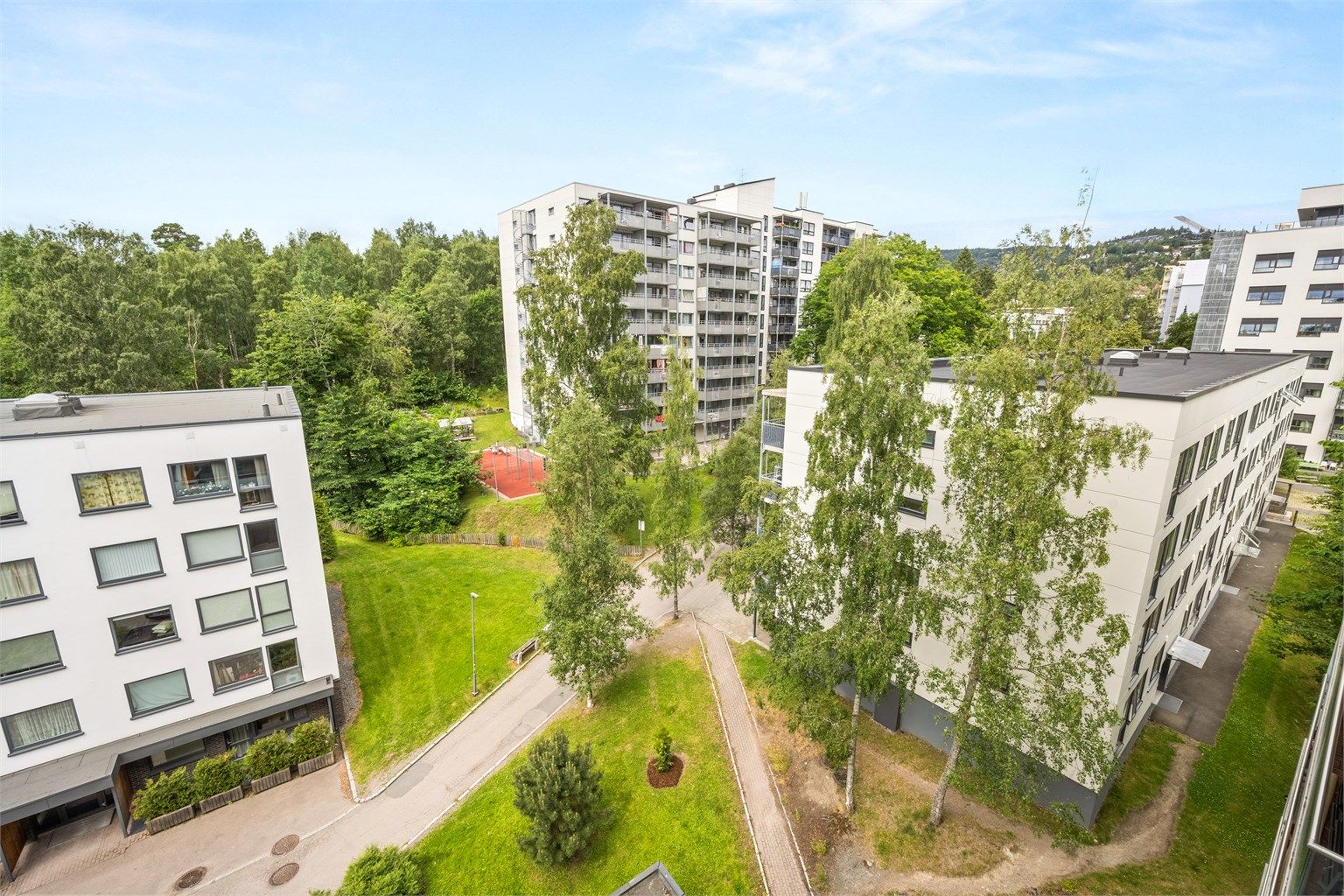 Grønne og velstelte fellesområder skaper en hyggelig ramme rundt hverdagen.