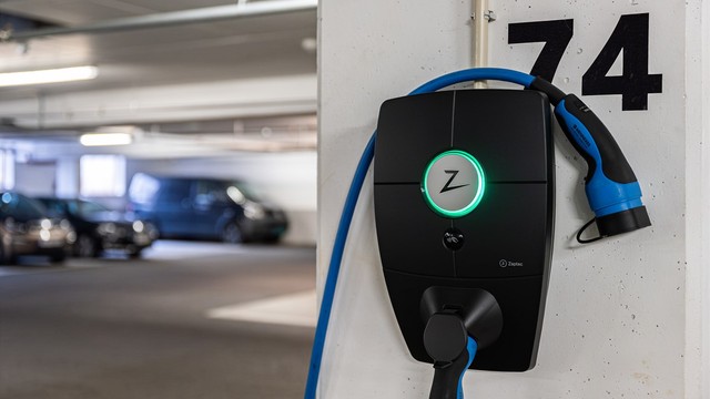 Fast p-plass i lukket garasjeanlegg, med tilhørende elbil-lader. Plass nr 74