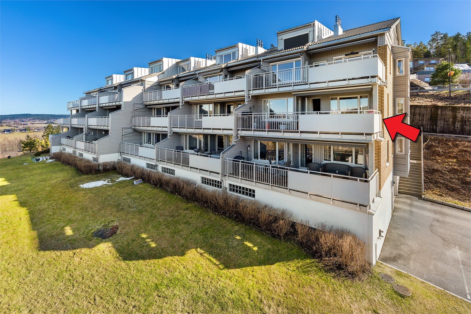 Velkommen til Snarefjellet 79! En meget solrik og romslig 4 roms på hele 107 kvm med stor balkong på 20 kvm med fantastisk utsikt! Foto Digit Media Norge AS v/Jørgen Sørebø