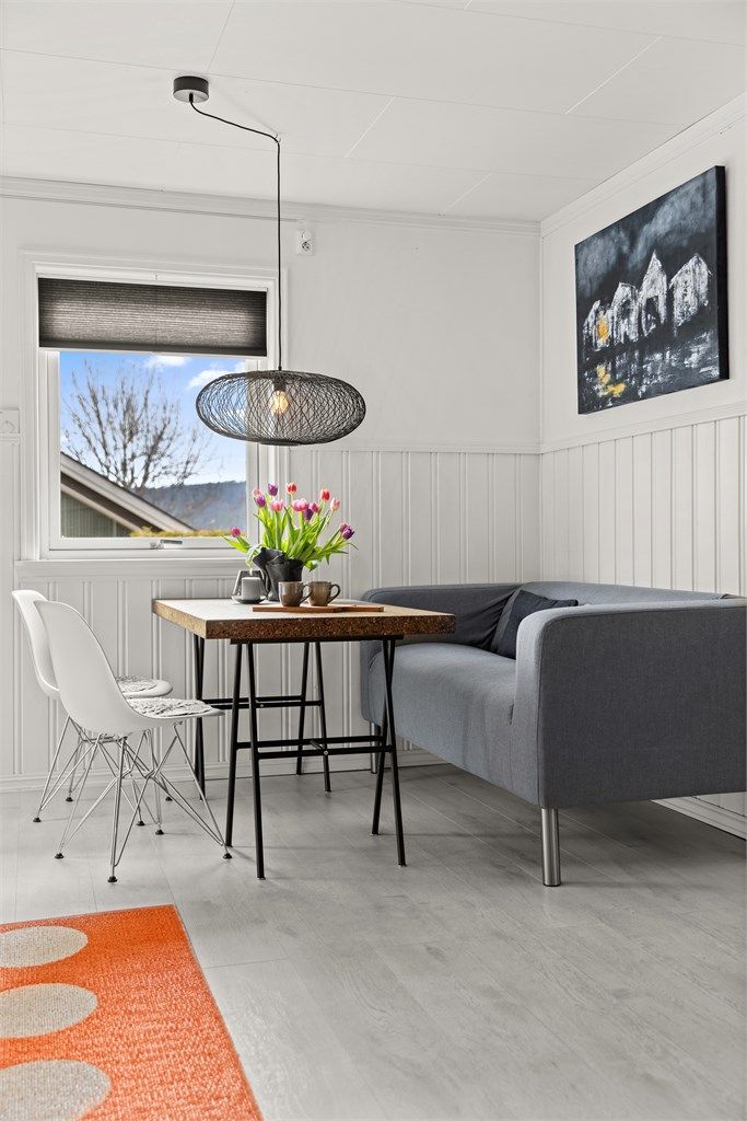 Kjøkkenet har en koselig spiseplass for hyggelige frokoster eller hverdagsmiddager