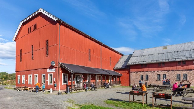 I nærområdet finner du også Losby besøksgård og kafé, et hyggelig tilbud for hele familien.