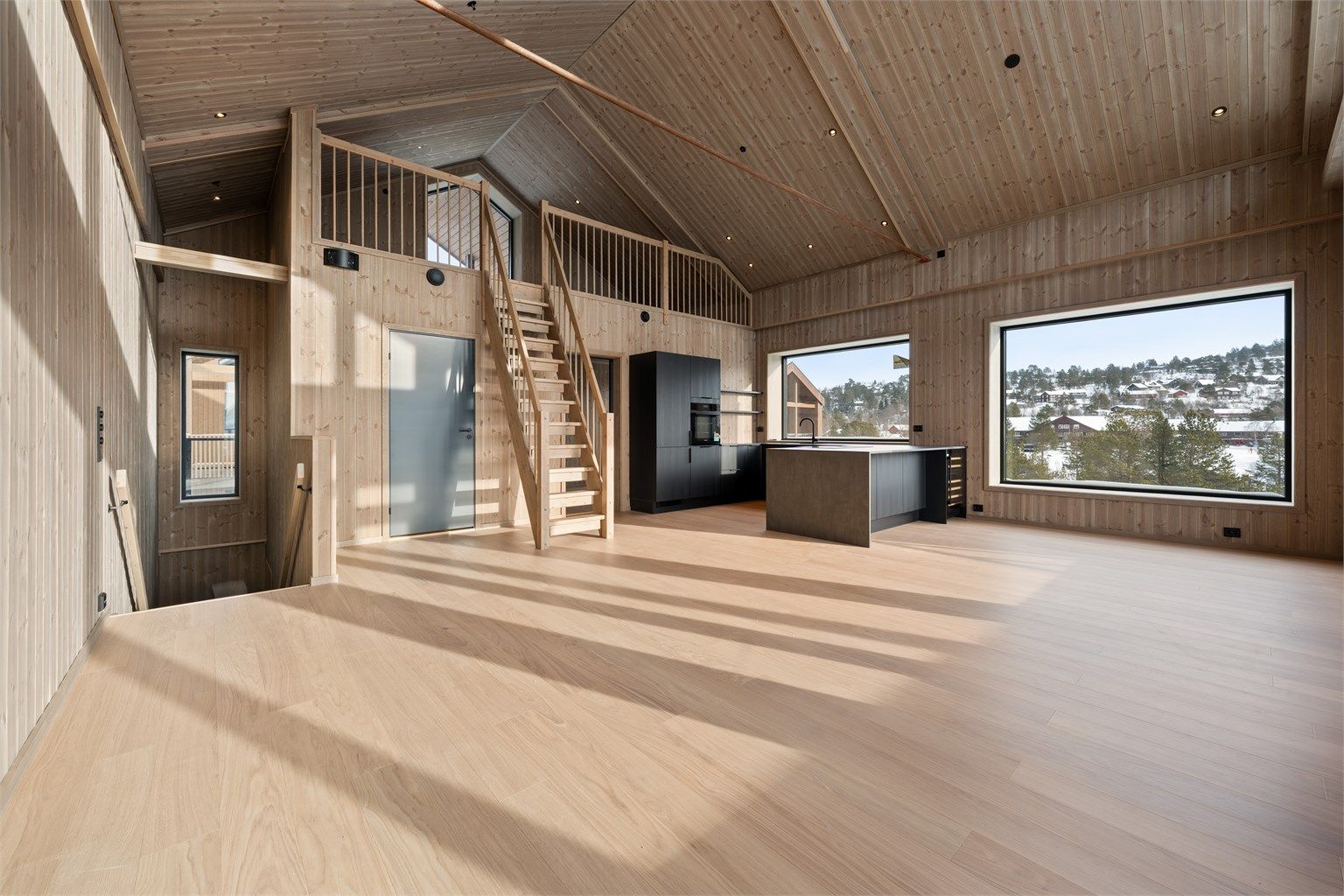  - Velkommen til Hovdegrend og den unike "leilighetshytta" E 24 - 