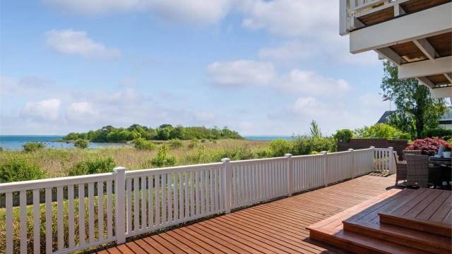 Verandaen på utsiden er ca. 56 kvm og gir en flott, solfyltforlengelse i sommerhalvåret.