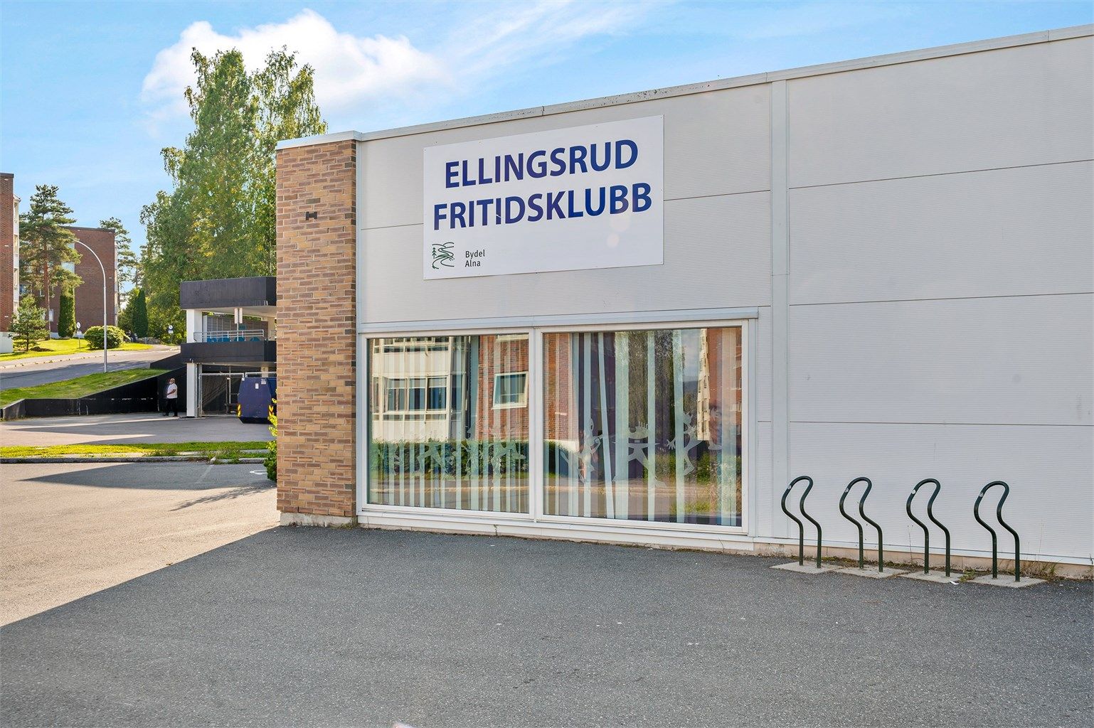 Et variert fritidstilbud i nærområdet, med blant annet fritidsklubben legger til rette for en aktiv og sosial hverdag for både store og små.